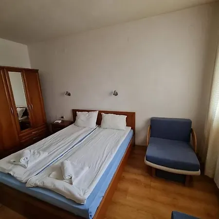 Edelweiss Aparthotel, 32 Bansko